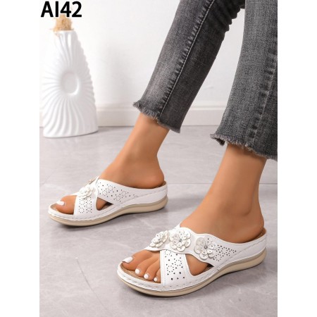 Klapki Rozmiar: 36-41 Kod AI42 KOLOR WHITE
